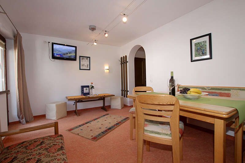 Living area in the Alpkopf holiday apartment in the Ausfernerhof in Berwang